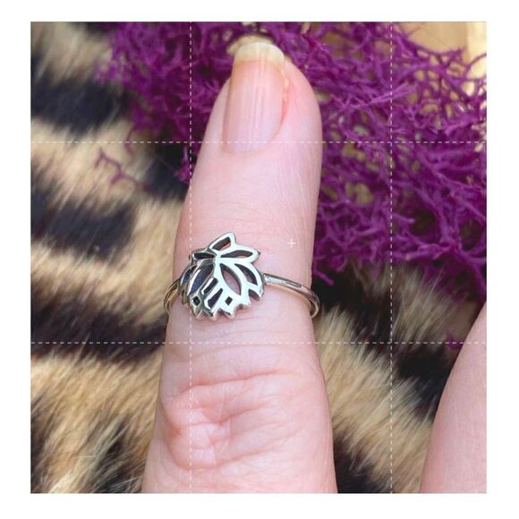 Lotus Flower Sterling Silver Toe Ring Midi Ring - Picture 3 of 4